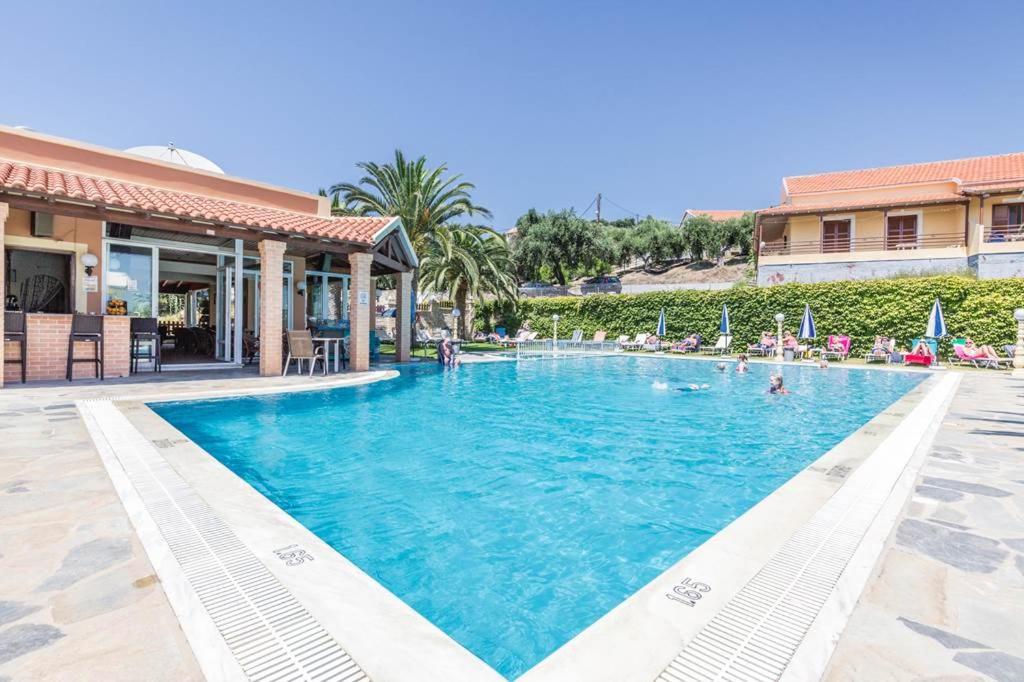 Kapetanios Apartments Agios Stefanos Avliotes  Exterior foto